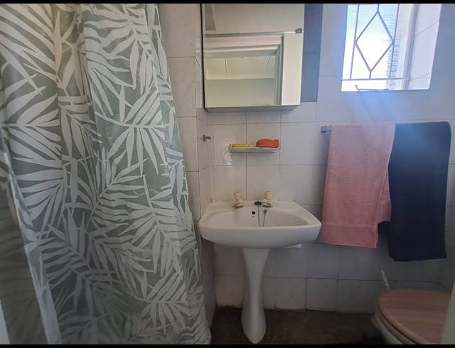 1 BEDROOM FLAT TO LET IN THREE RIVERS